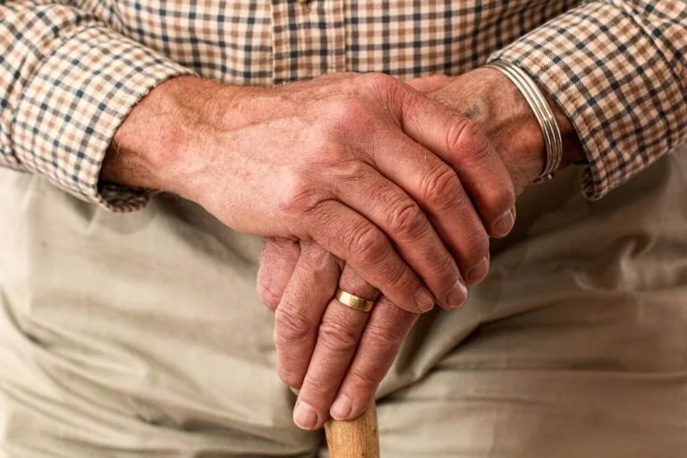 10 great ways for growing old gracefully : Ageing Vs growing old