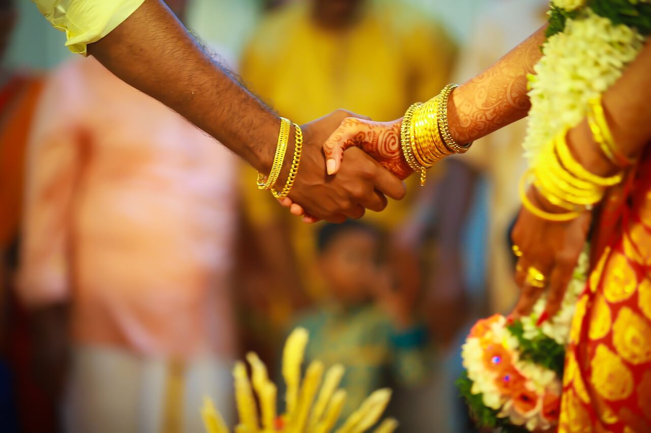 8 Struggles indian Expat Wives Know Too Well